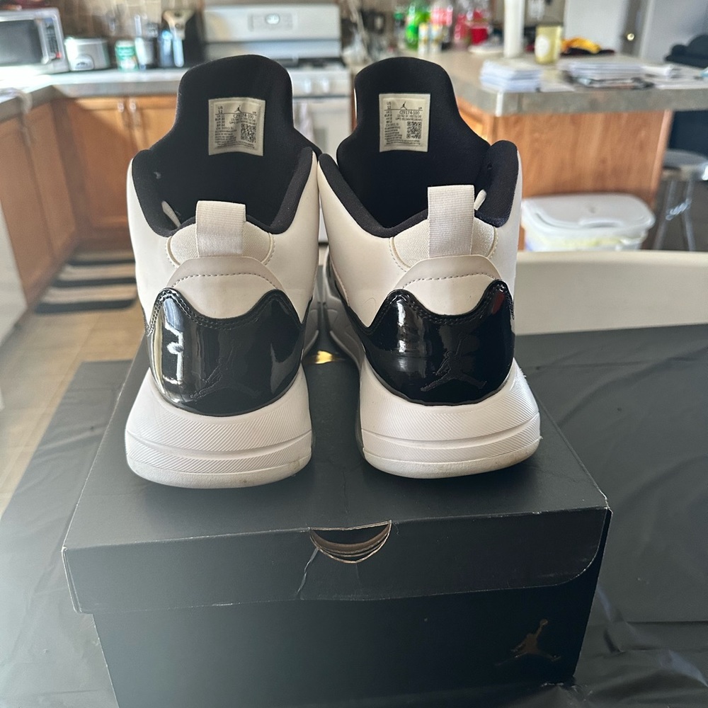 Air Jordan Maxin 200 Size 12 - Picture 3 of 5